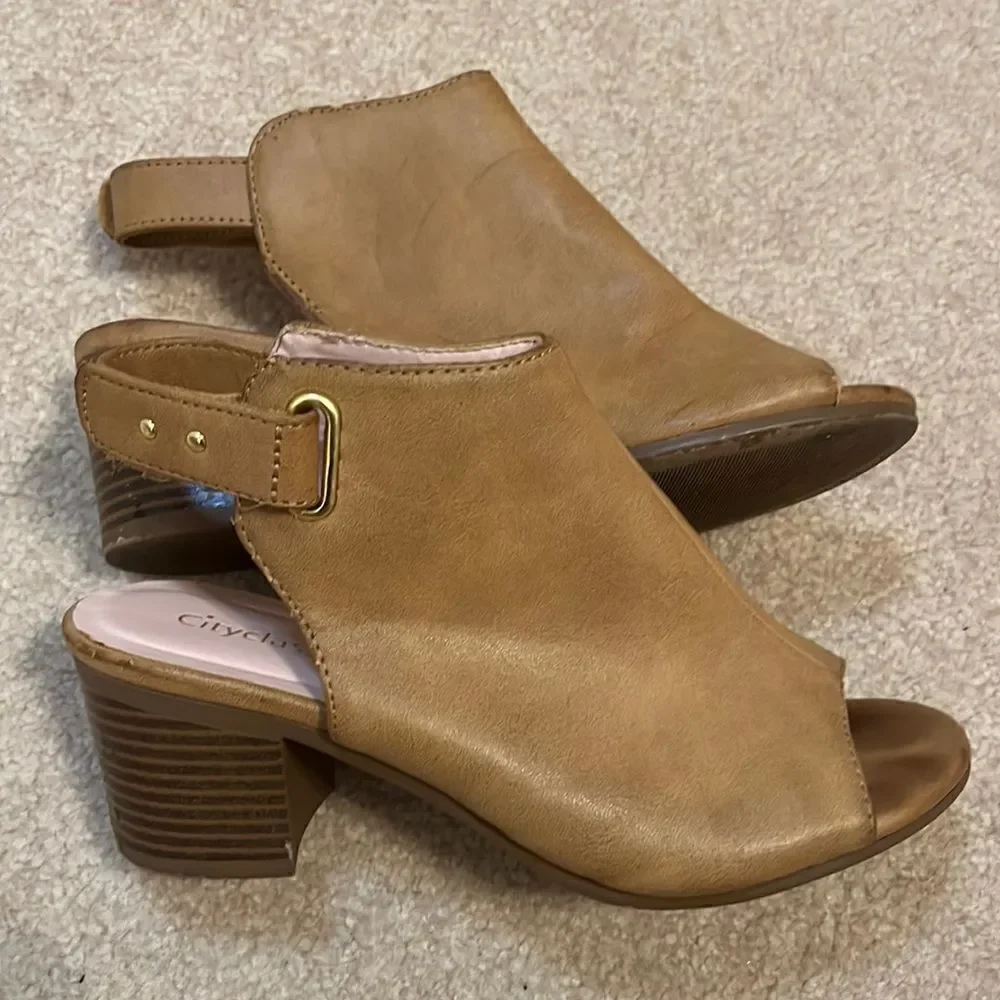 CITYCLASSIFIED Tan Peep Toe Ankle Booties.  Size 6.5